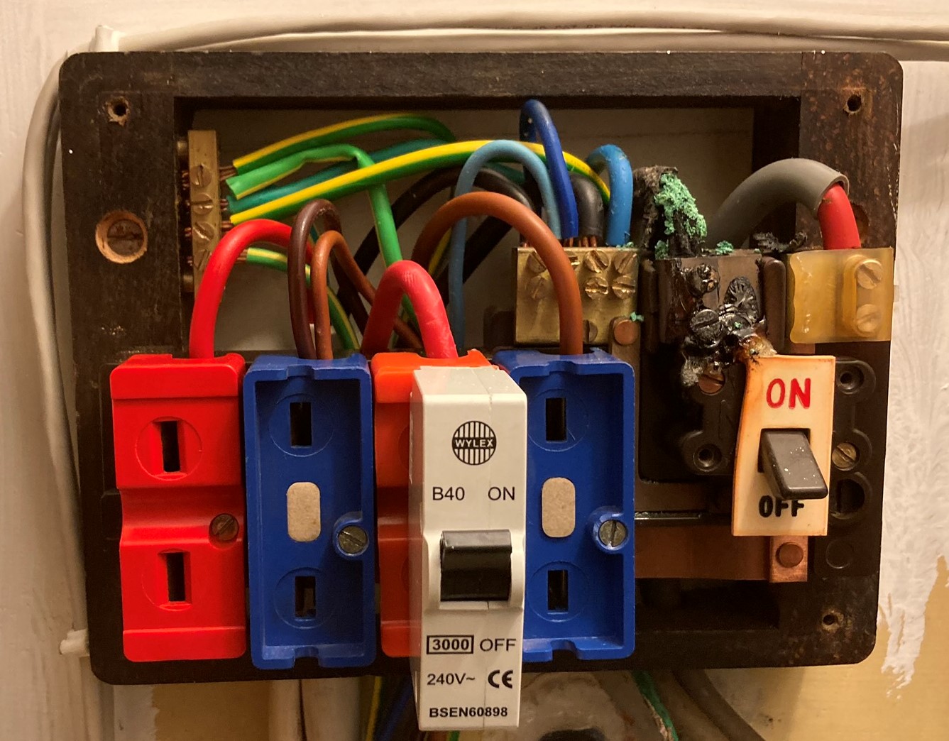 loose-connections-brickhill-electrical-services-ltd